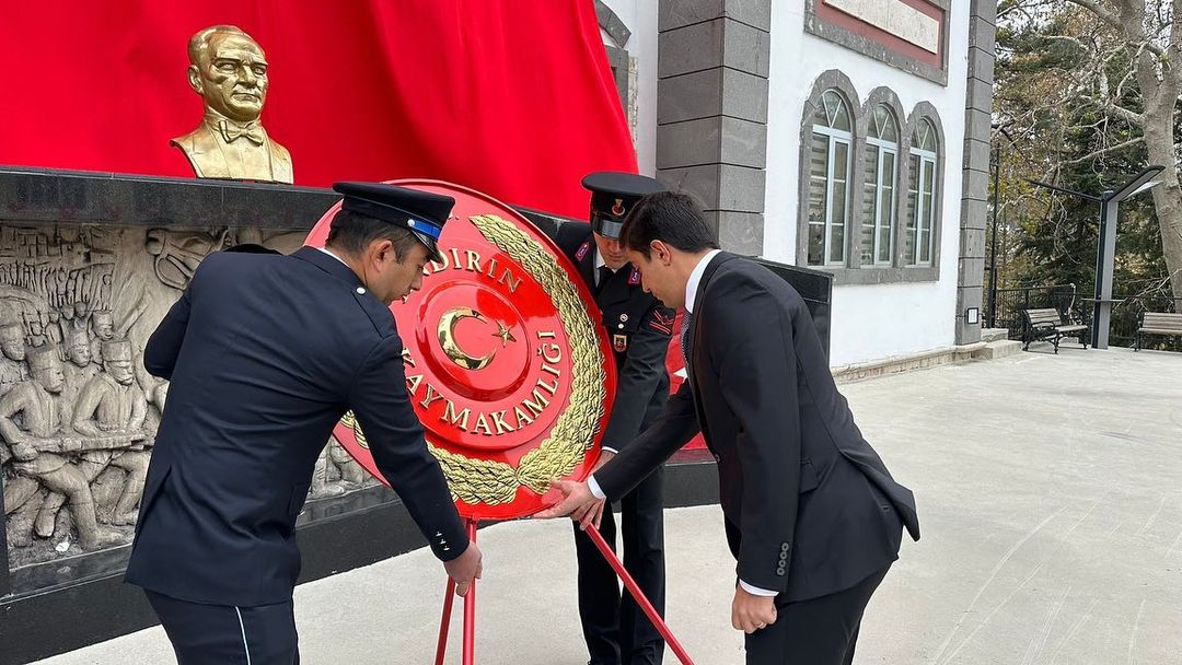 Büyük önder Gazi Mustafa Kemal Atatürk’ün aramızdan ayrılışının 86. yıl dönümü münasebetiyle anma programı gerçekleştirildi.